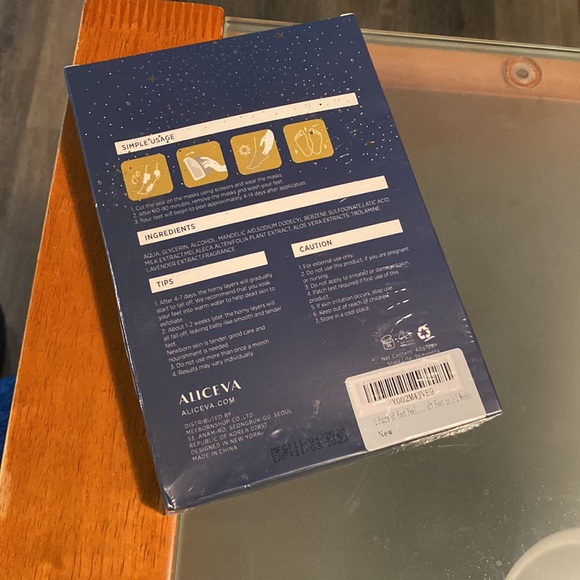 New! Foot Peel Mask - Picture 4 of 5